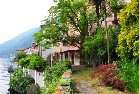 park on the water private historical villa for sale